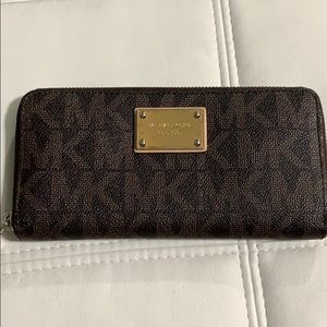 Michael kors Wallet!